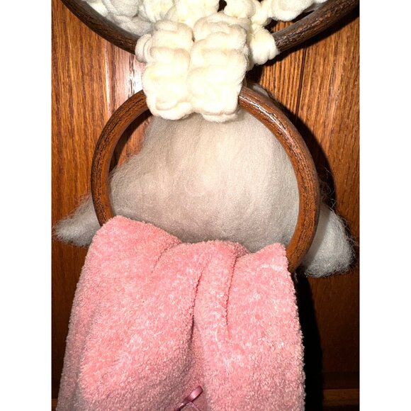 Vintage Macrame Owl Towel Holder With Pink Towel & Lace Trim - Picture 8 of 13